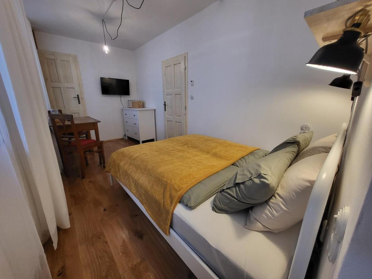 ז'ינדריצ'וב הרדק Only Apartments מראה חיצוני תמונה