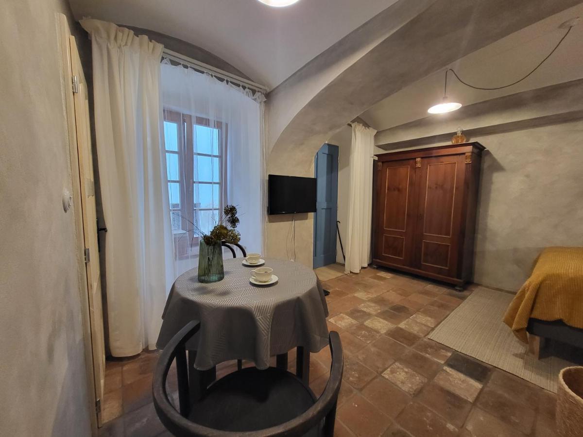 ז'ינדריצ'וב הרדק Only Apartments מראה חיצוני תמונה