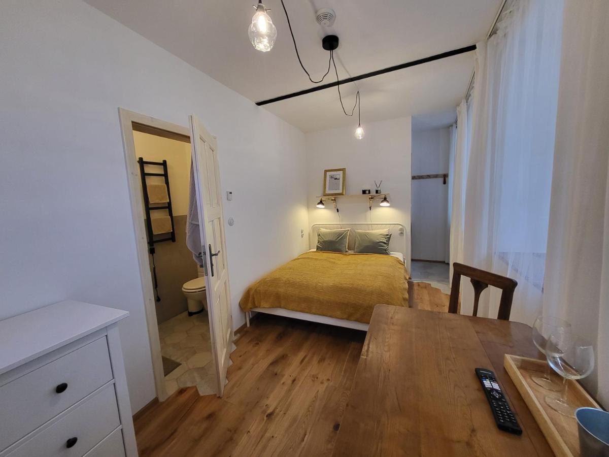 ז'ינדריצ'וב הרדק Only Apartments מראה חיצוני תמונה